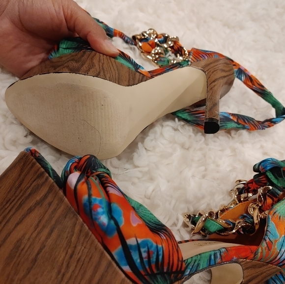 Heels - Picture 3 of 3